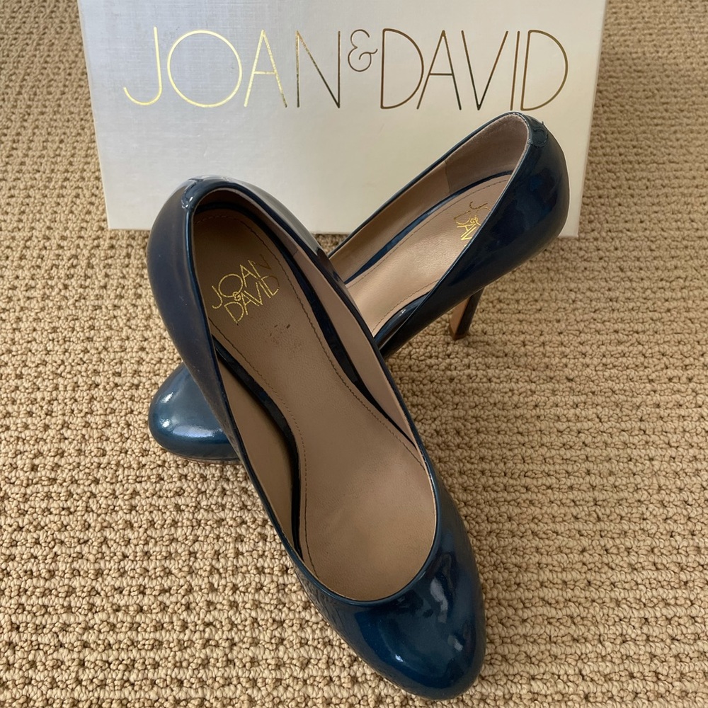 joan and david pumps